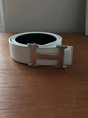 H bälte - Helt ny skickat priset kan sänkas