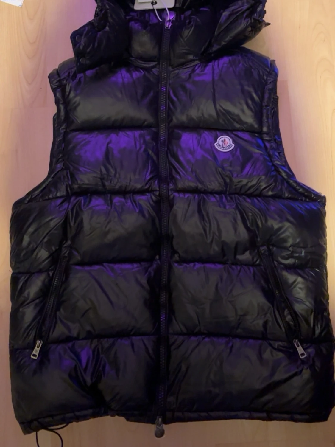 Svart dunväst från Moncler