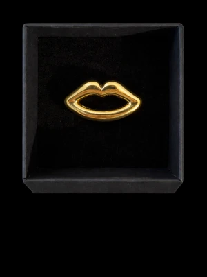 Guld ring  - GRATIS GÅVA MED VARGE ORDER!! Supertrendig stockholmsstil tjejer, ring guld. Vinter ring smycke. Gjord av stål, jag svarar och skickar alltid snabbt!