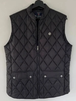 Väst - Väst från Bondelid || Inga defekter || Perfekt inför våren || Passar folk mellan 175-180cm