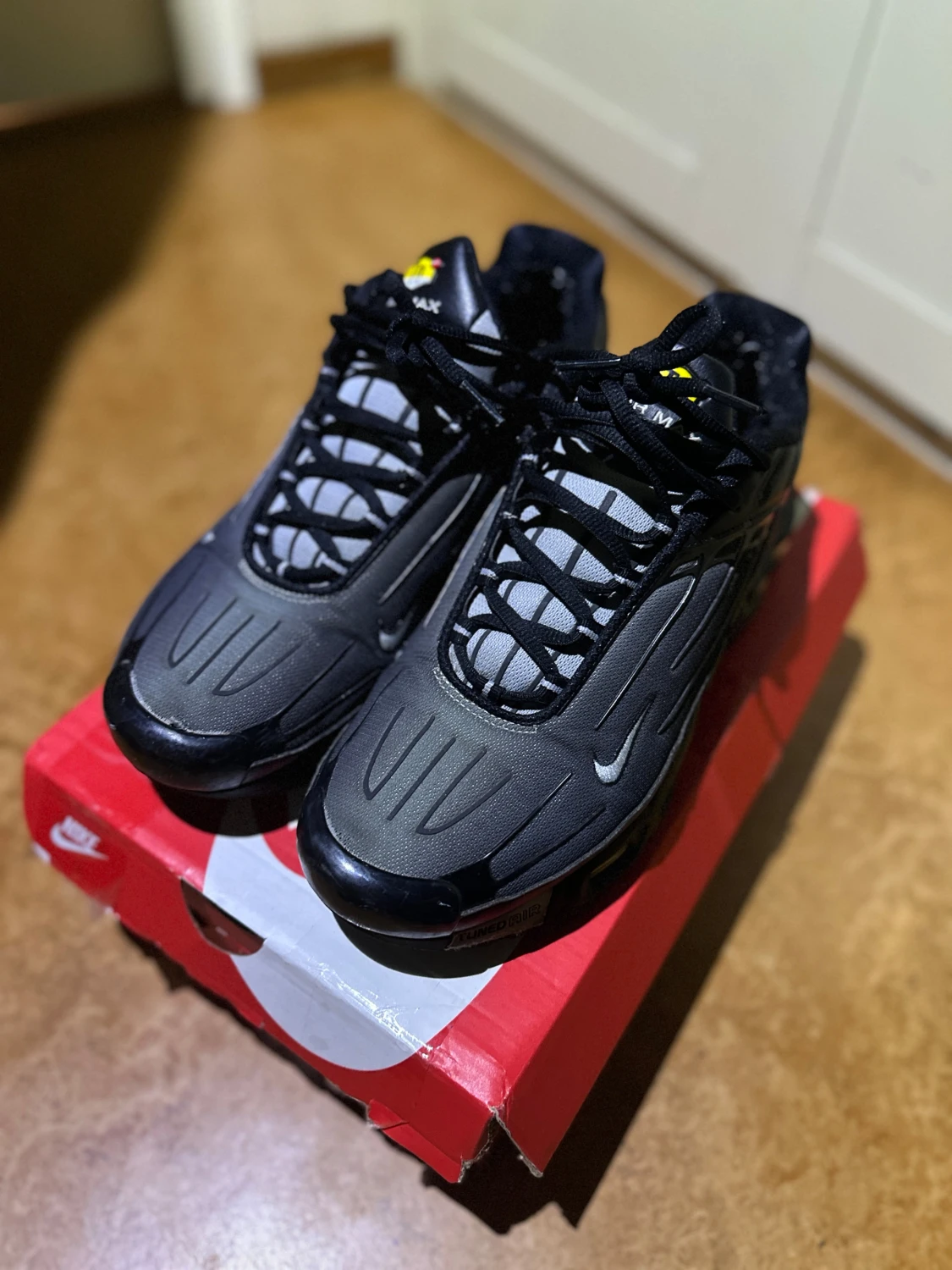 Nike Air Max Plus Tn i svart och grå - 2