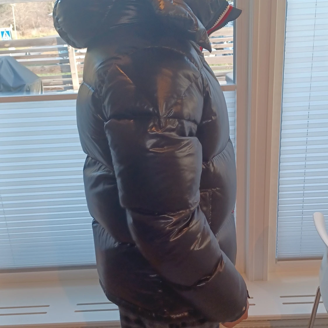 Svart Moncler dunjacka med huva - 1