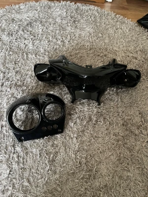 Aerox str8 styrskåpor  - Säljer sprillans nya str8 styrs kåpor till aerox. Aldrig använt ny pris är ca 700kr