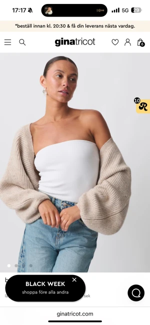 Beige stickad kofta från Gina Tricot - Supermjuk beige stickad kofta från Gina Tricot. Koftan har ballongärmar och öppen front, perfekt att slänga över ett linne eller topp. Ribbstickad struktur och avslappnad passform ger en chill vibe. Nypris 399 och bara använt ca 3 ggr.