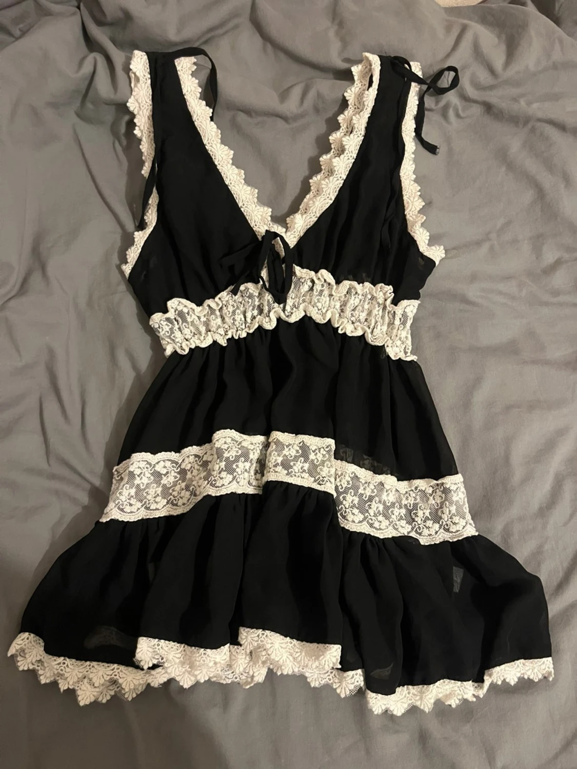 Svart spetstopp från G&Y Fashion