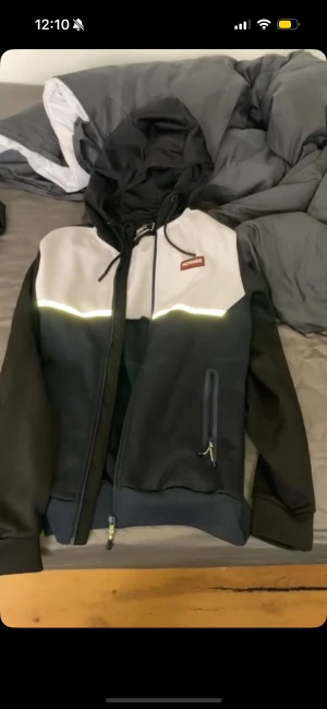 Mckenzi  - Mckenzi tröja knappt använd 