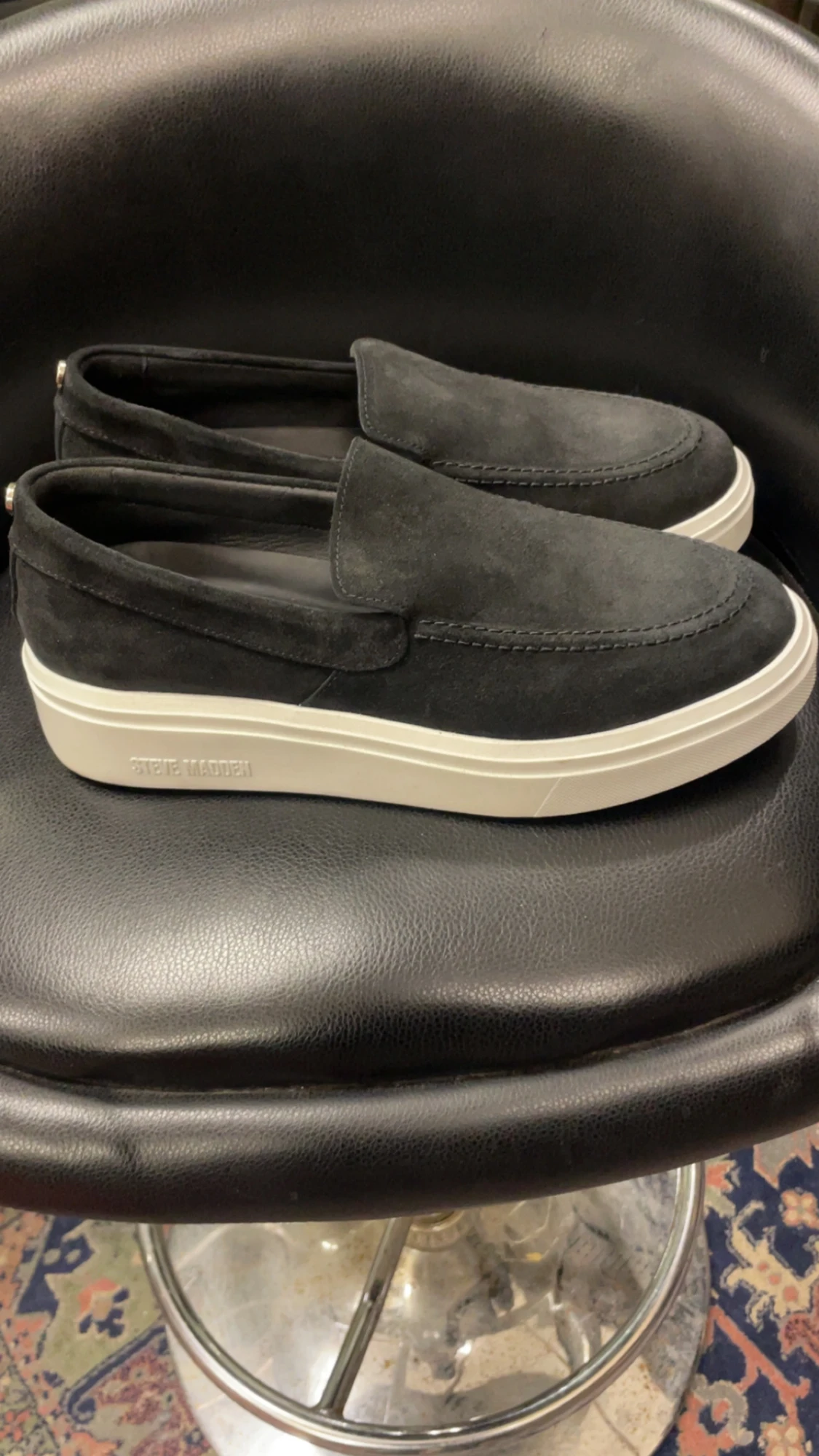 Svarta mocka loafers Steve Madden