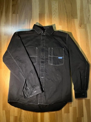 Polar skate co, big boy over shirt  - Inga tecken på användning, bara använd ett fåtal gånger. Hör av dig om du har frågor! 