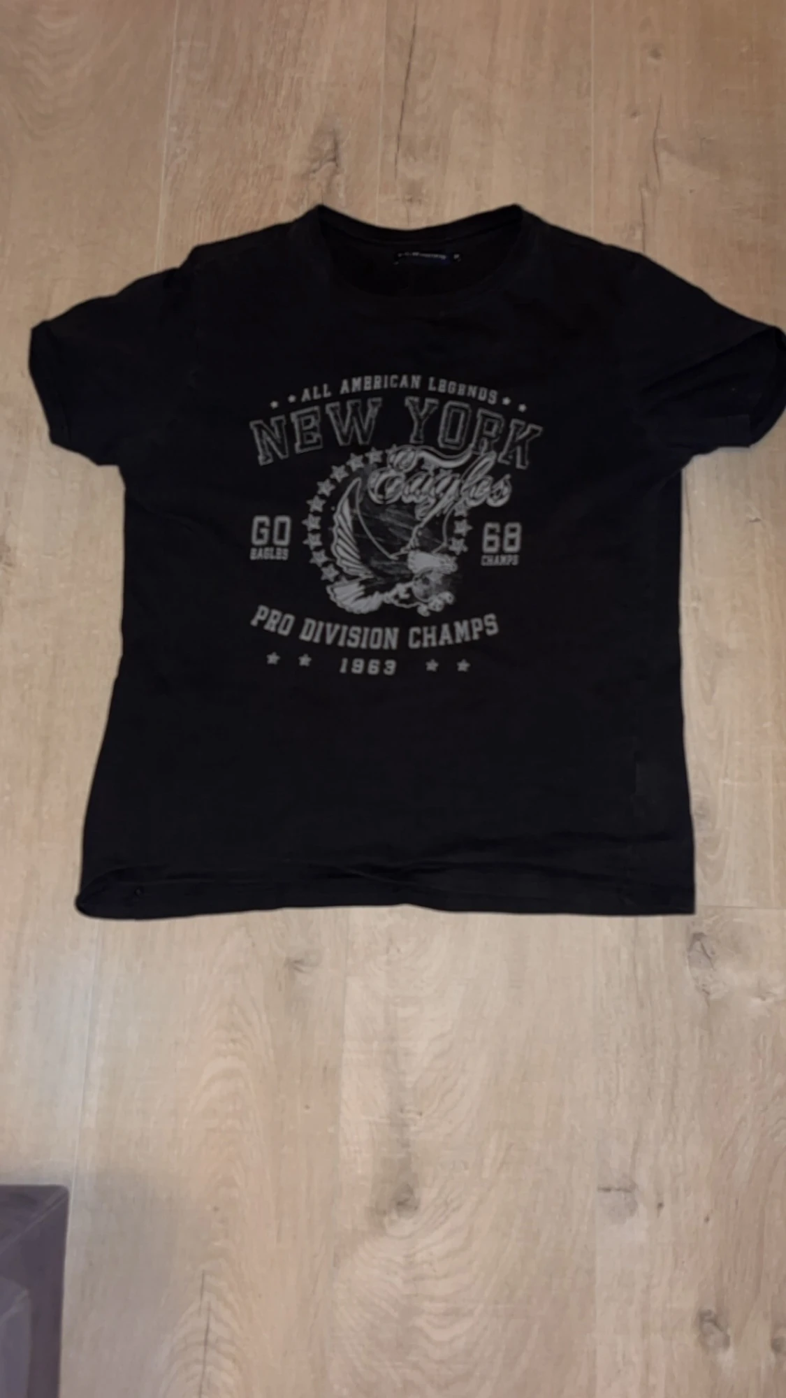 Svart t-shirt med New York-tryck