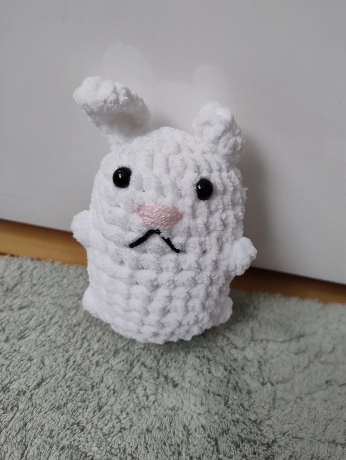 Handgjord virkad kanin