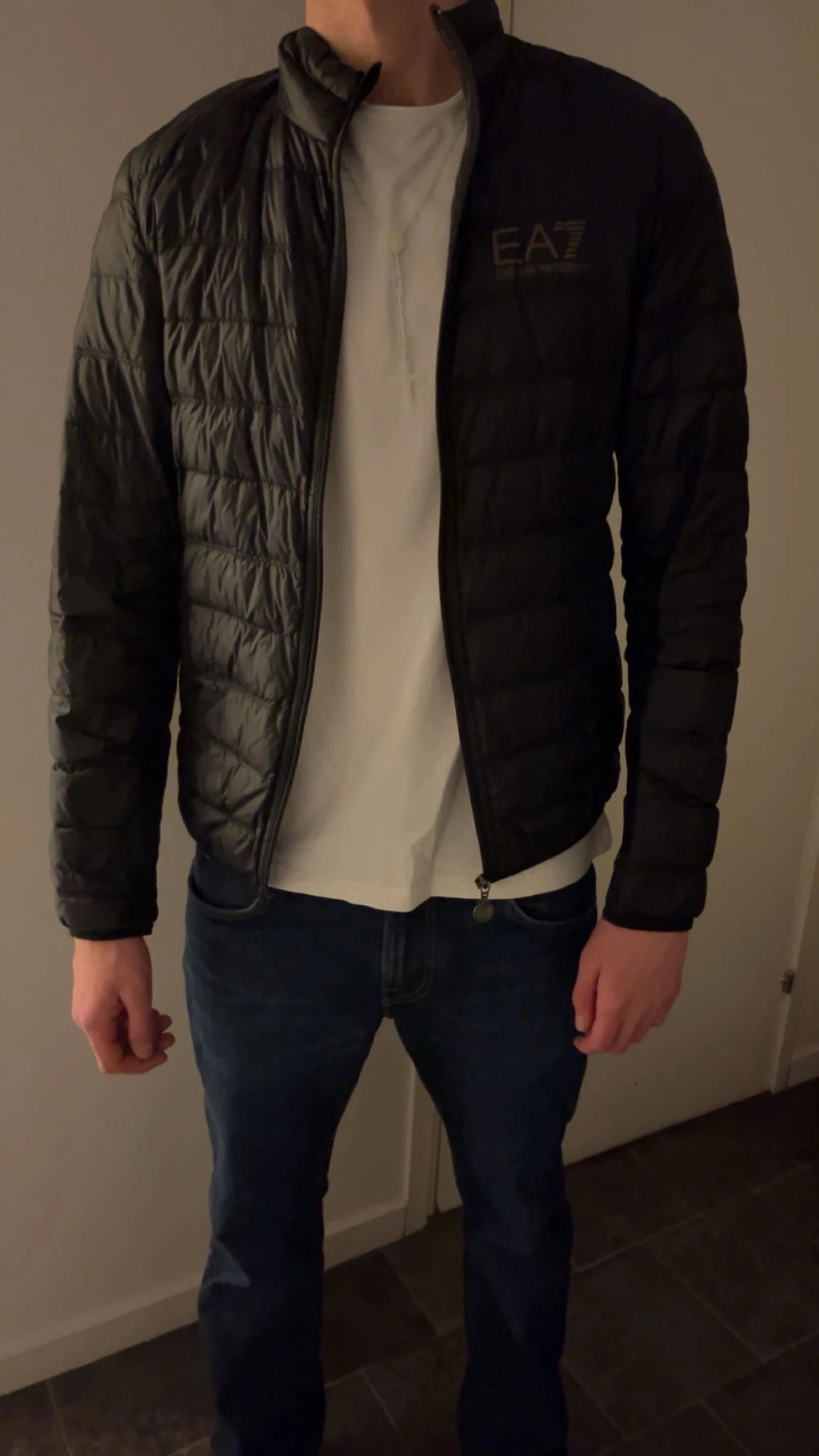 Svart dunjacka från EA7 Emporio Armani