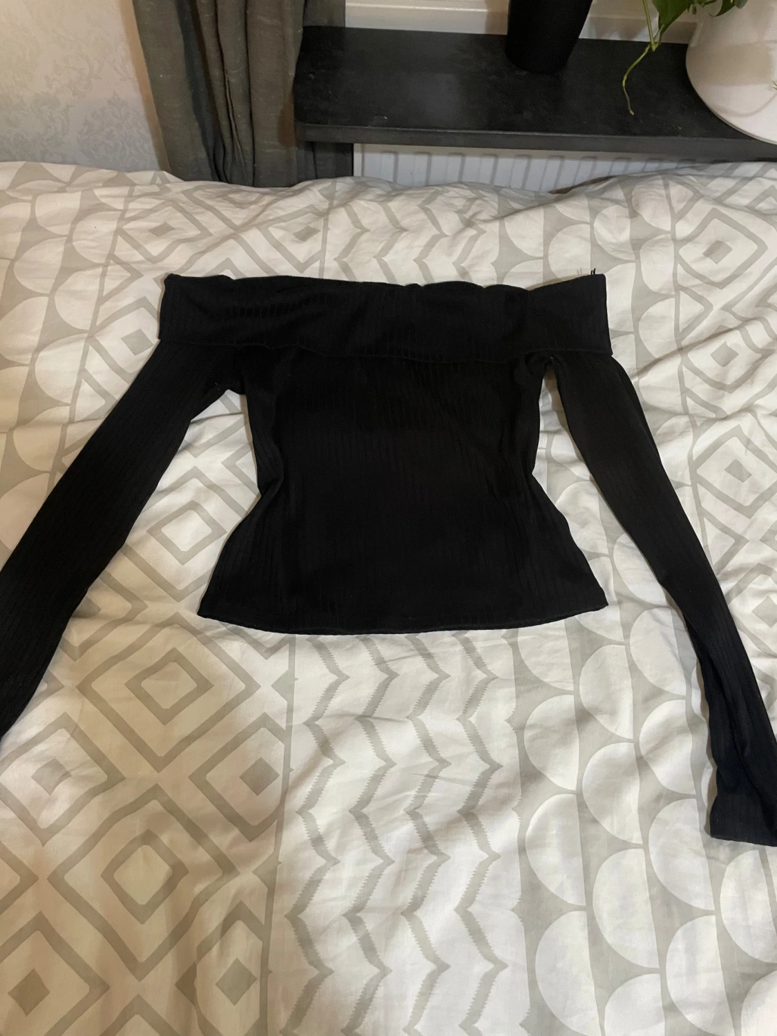 Svart offshoulder topp från H&M Divided