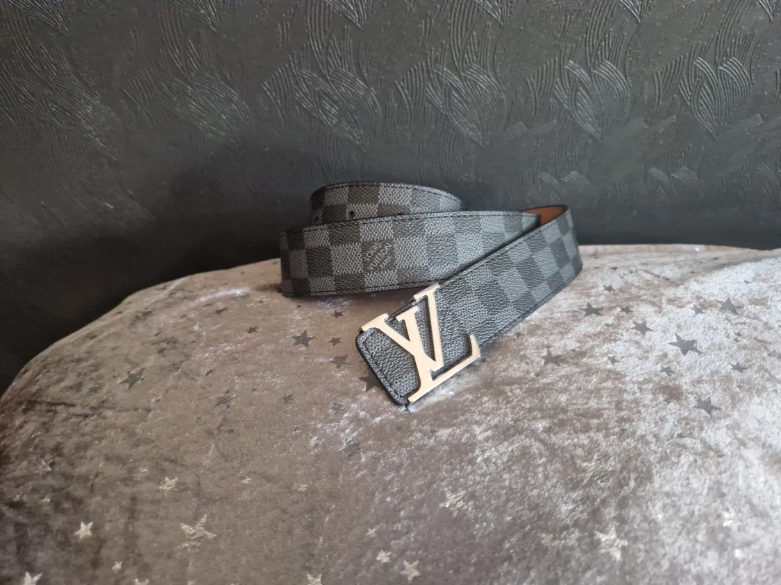 Svart Louis Vuitton skärp i skinn