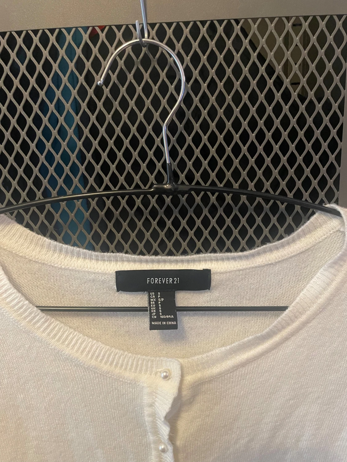 Vit kofta från Forever 21 med pärlknappar - 2