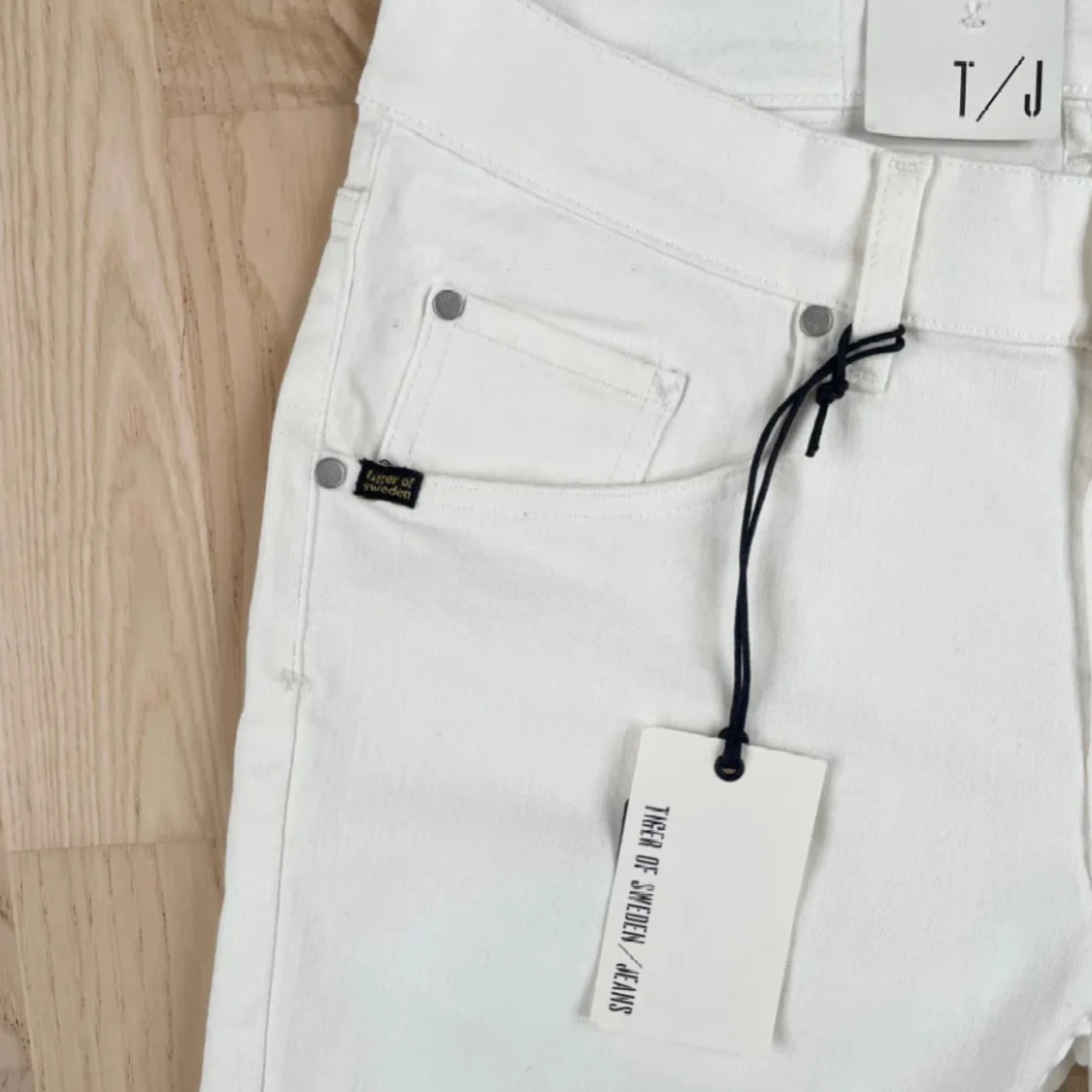 HELT NYA Vita jeans från Tiger of Sweden - 2