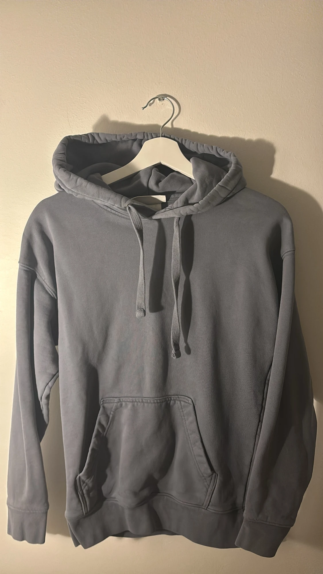 Grå hoodie från H&M med huva