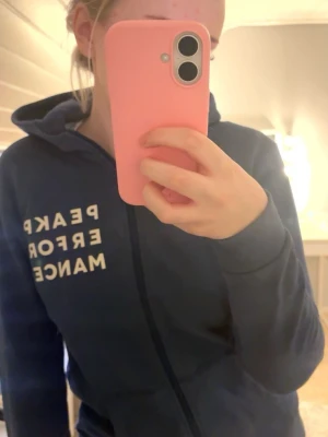 Peak Performance kofta - Kommer ej till användning passar mej som bär storlek S❣️