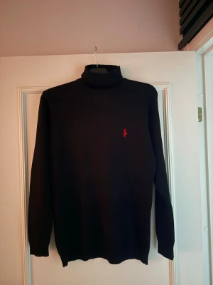 Svart polotröja från Ralph Lauren - Stickad polotröja från Ralph Lauren