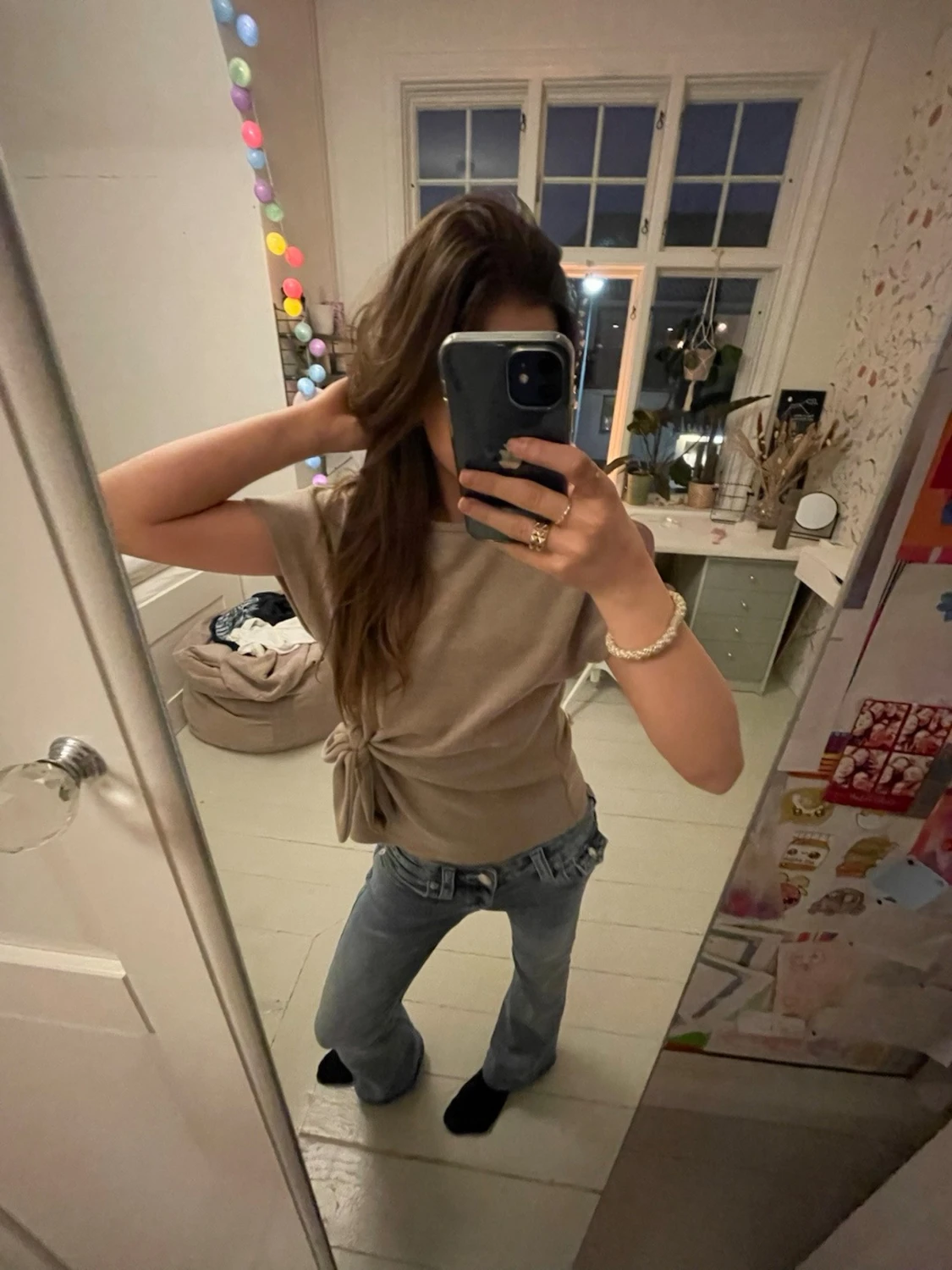 Beige topp med knyt i sidan - 1