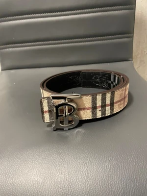 Burberrybälte - 115 cm