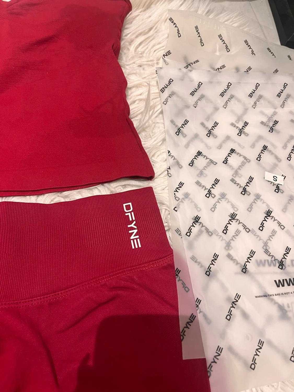 Rött seamless set från DYFNE - 2