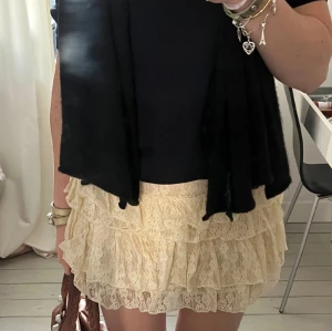 Volangkjol - Såå fin volangkjol i spets 💞