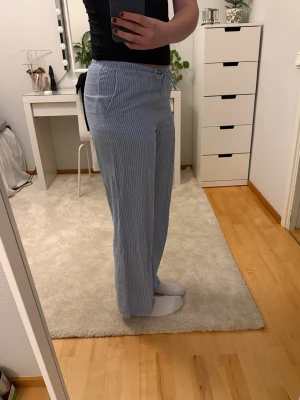 Linnebyxor  - Randiga linnebyxor i mkt fint skick, knappt använda 💕 