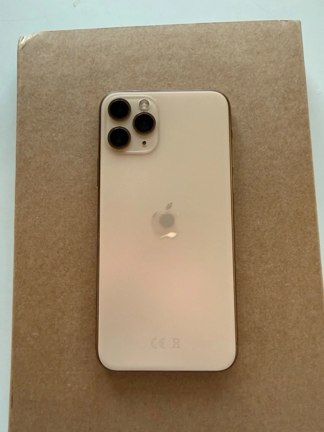 iPhone 11 Pro guld med trippelkamera