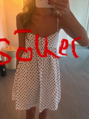 Söker zara klänning - Söker denna klänningen från zara till rimligt pris!!