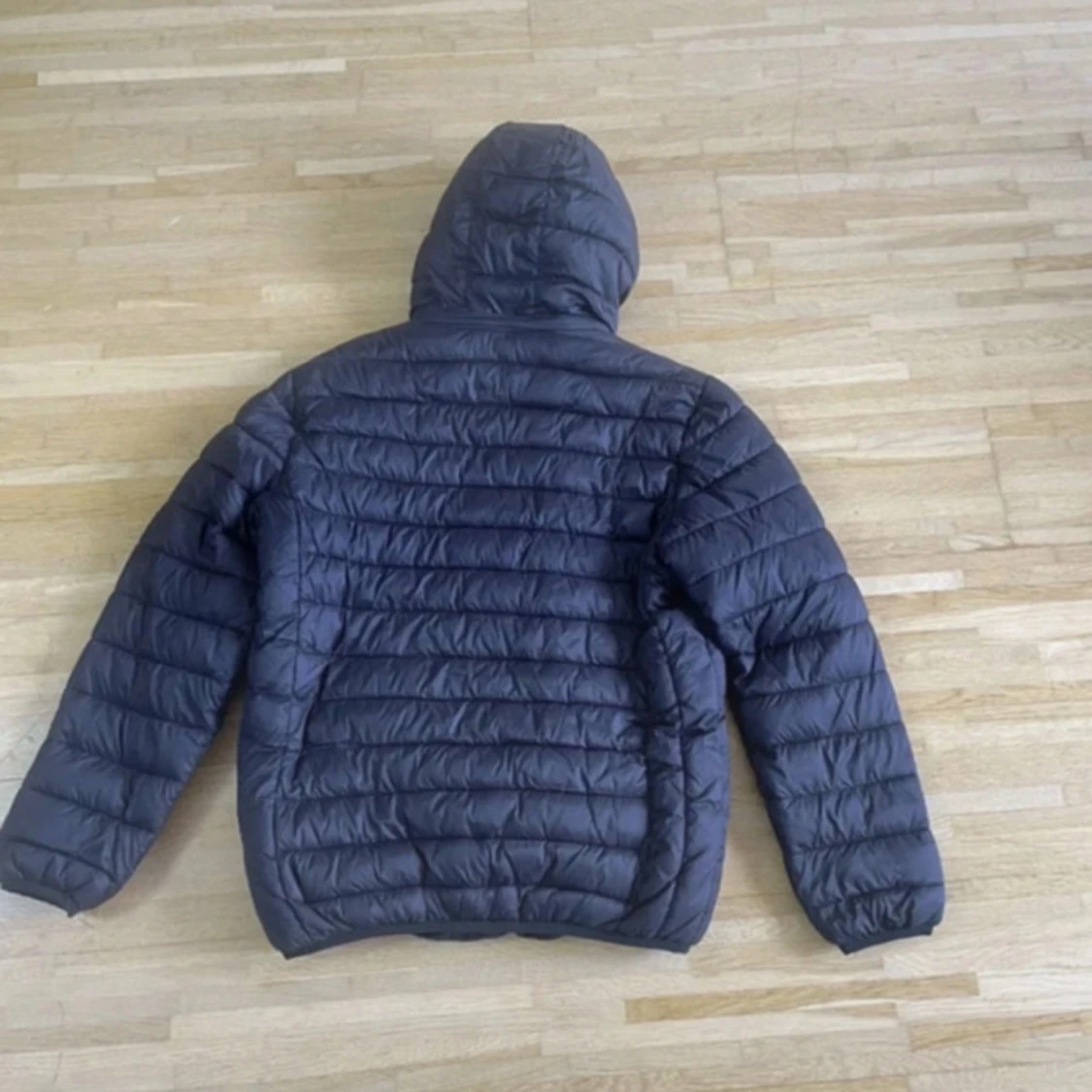 Svart dunjacka från Lacoste med huva - 1