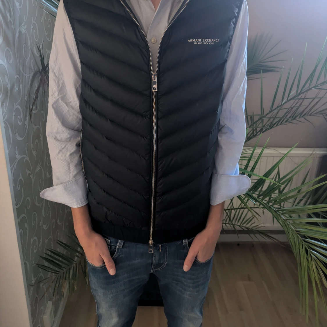 Svart dunväst från Armani Exchange