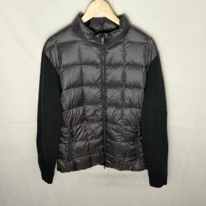 Massimo dutti cardigan  - Modellen är 185. Storlek xl passar M/L