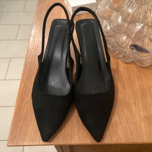 Svarta pumps med klack - Svarta klackskor