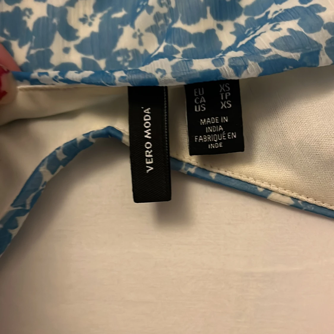 Blommig blå kort klänning Vero Moda - 2