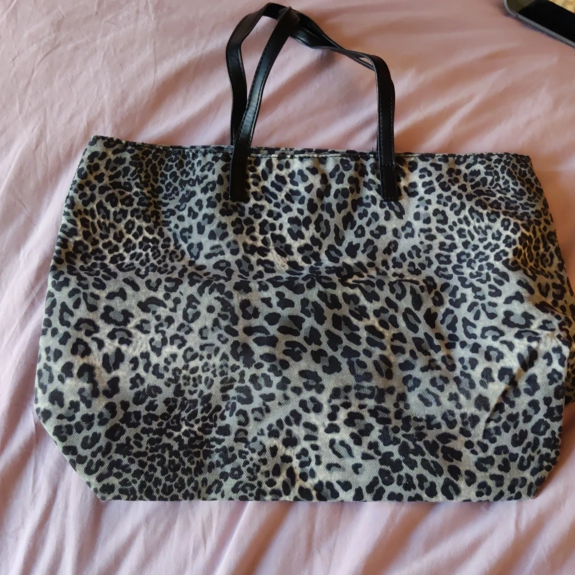 Leopardmönstrad väska