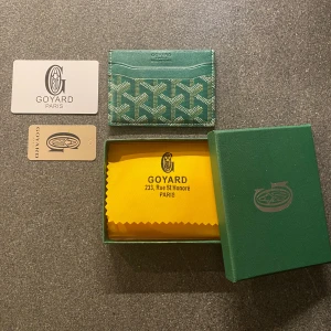 Yard plånbok  - Hej, säljer en en riktig fett plånbok, skriv bara privat för mer info. !Priset kan diskuteras!