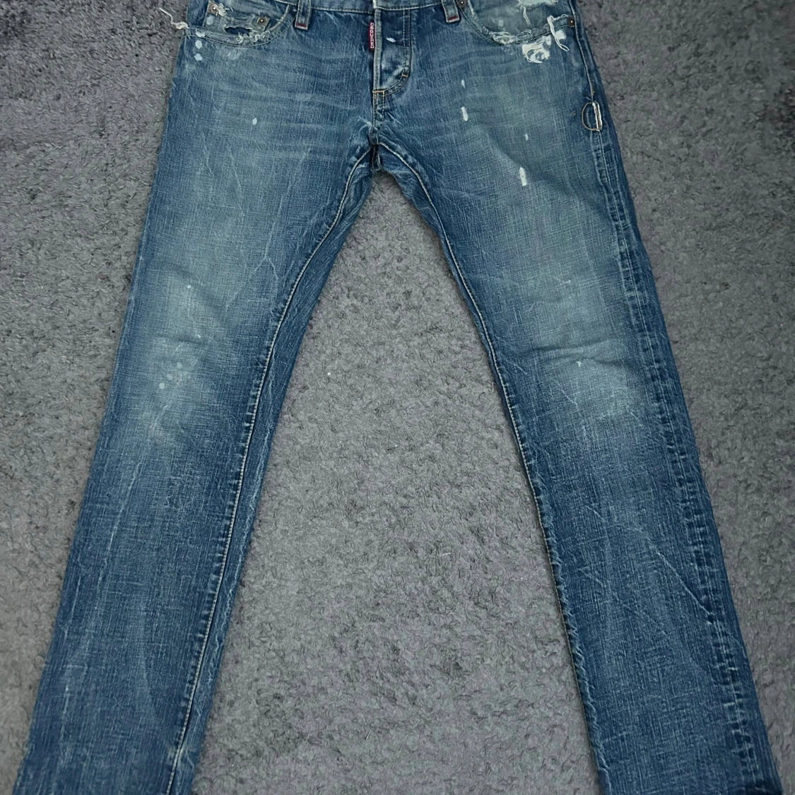 Dsquared2 jeans med slitningar