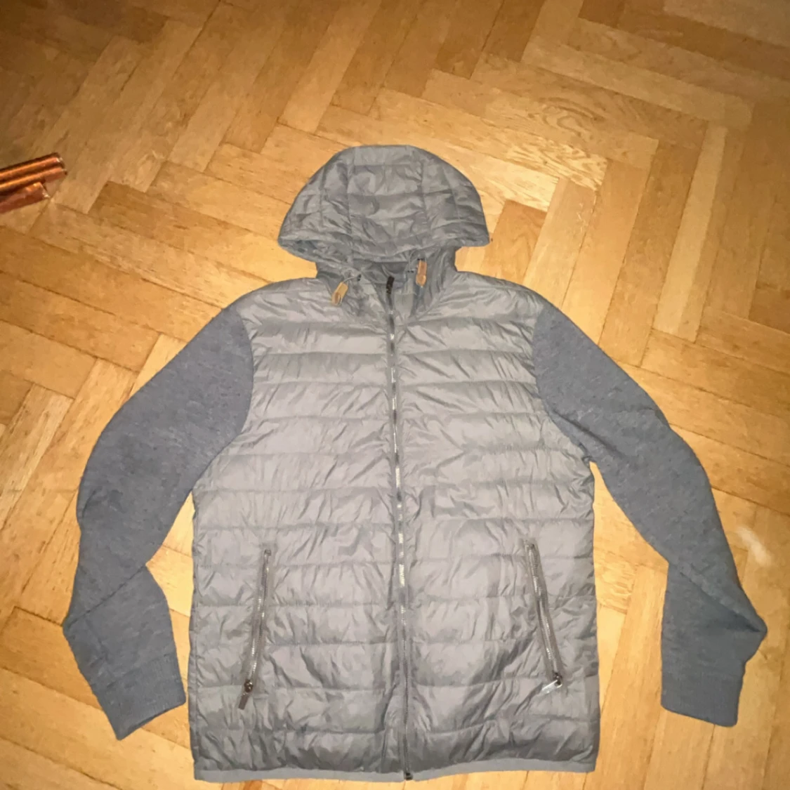 Grå pufferjacka från Massimo Dutti