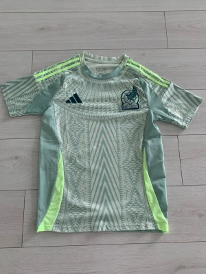 Mexico football jersey - Very good condition. Size S