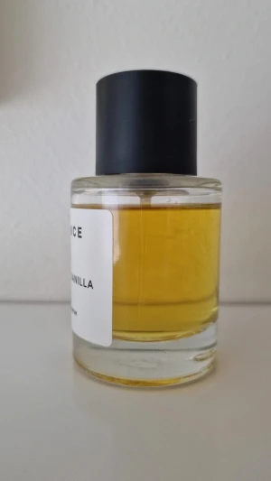 Absolu Vanilla parfym Essnce - Fast pris. Använd ganska lite.