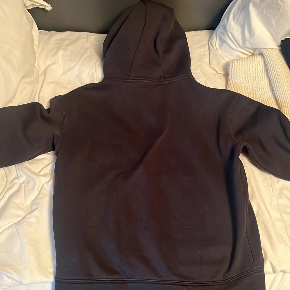 Svart hoodie från Sail Racing - 1