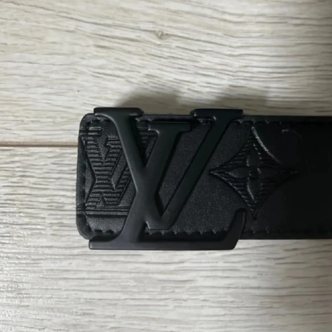 Svart Lou** Vui**** skärp i skinn