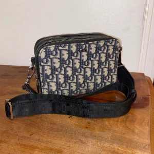 Axelväska - Axelväska, helt ny 