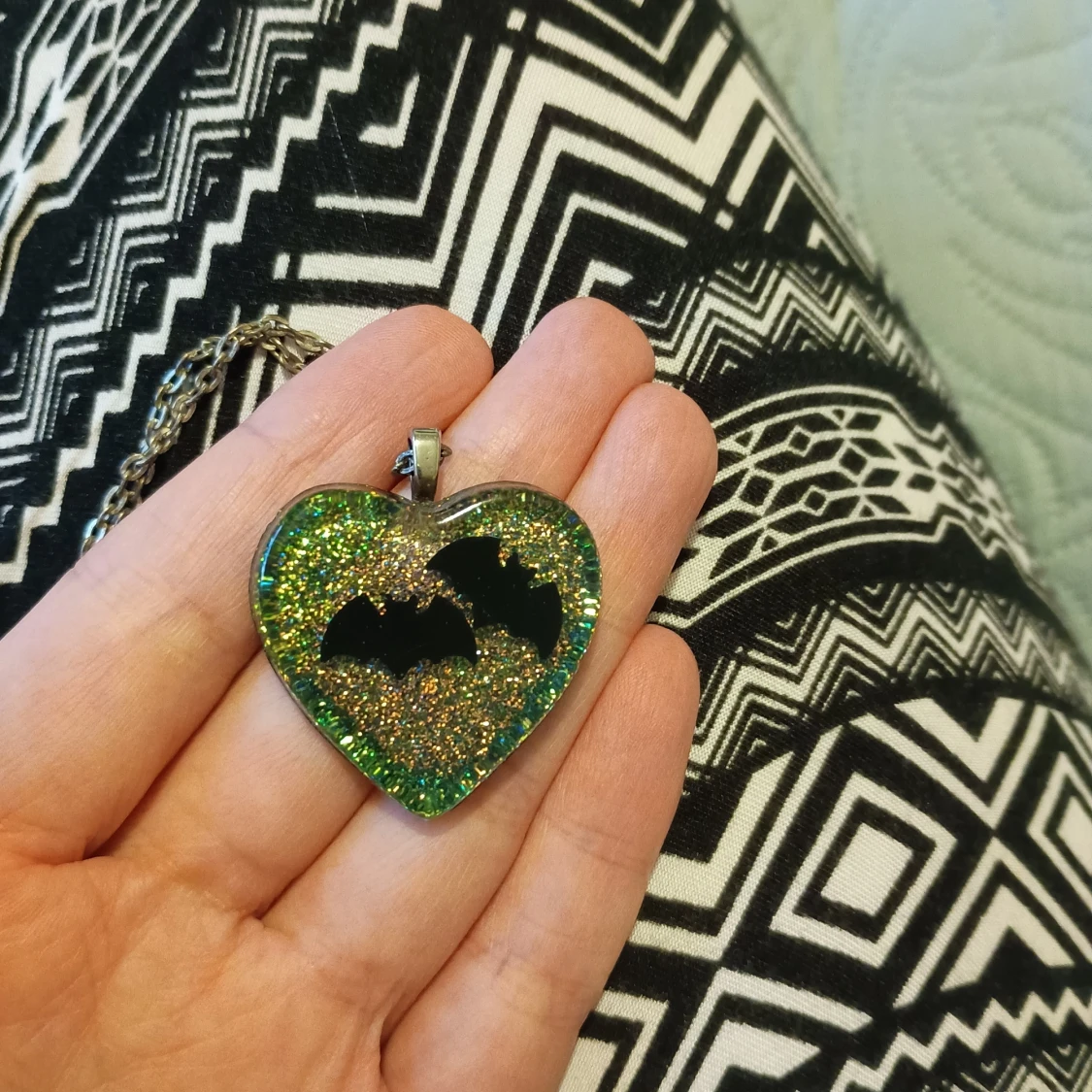 Halsband med fladdermöss