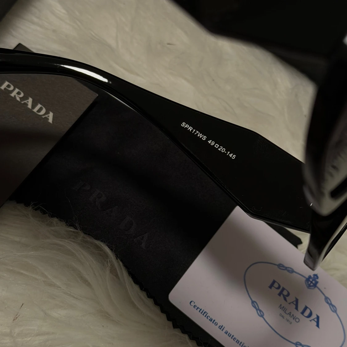 Svarta solglasögon från Prada - 1