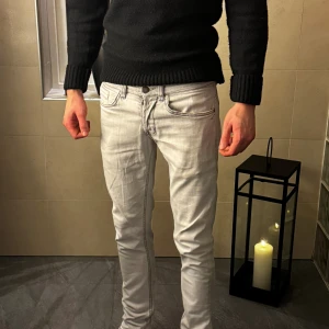 Dondup George - Tja, säljer ett par riktigt feta DonDup George. Storlek 32 och modellen är 185. Nypris ~ 4000kr, mitt pris - 799kr!