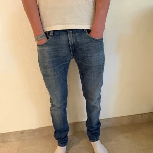 Replay Jeans  - Hej! Säljer ett par Replay Jeans modell Anbass | Storlek W28 L32 Sitter mer åt W29 | Skick 7/10 | Hör av er vid eventuella frågor🤝