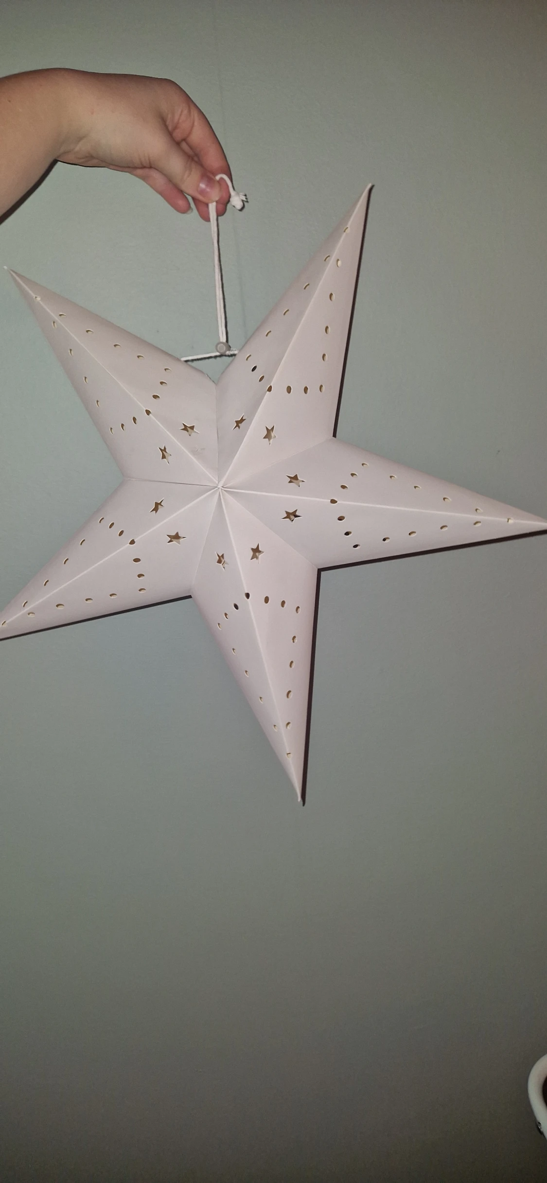 Vit adventsstjärna med hålmönster - 1