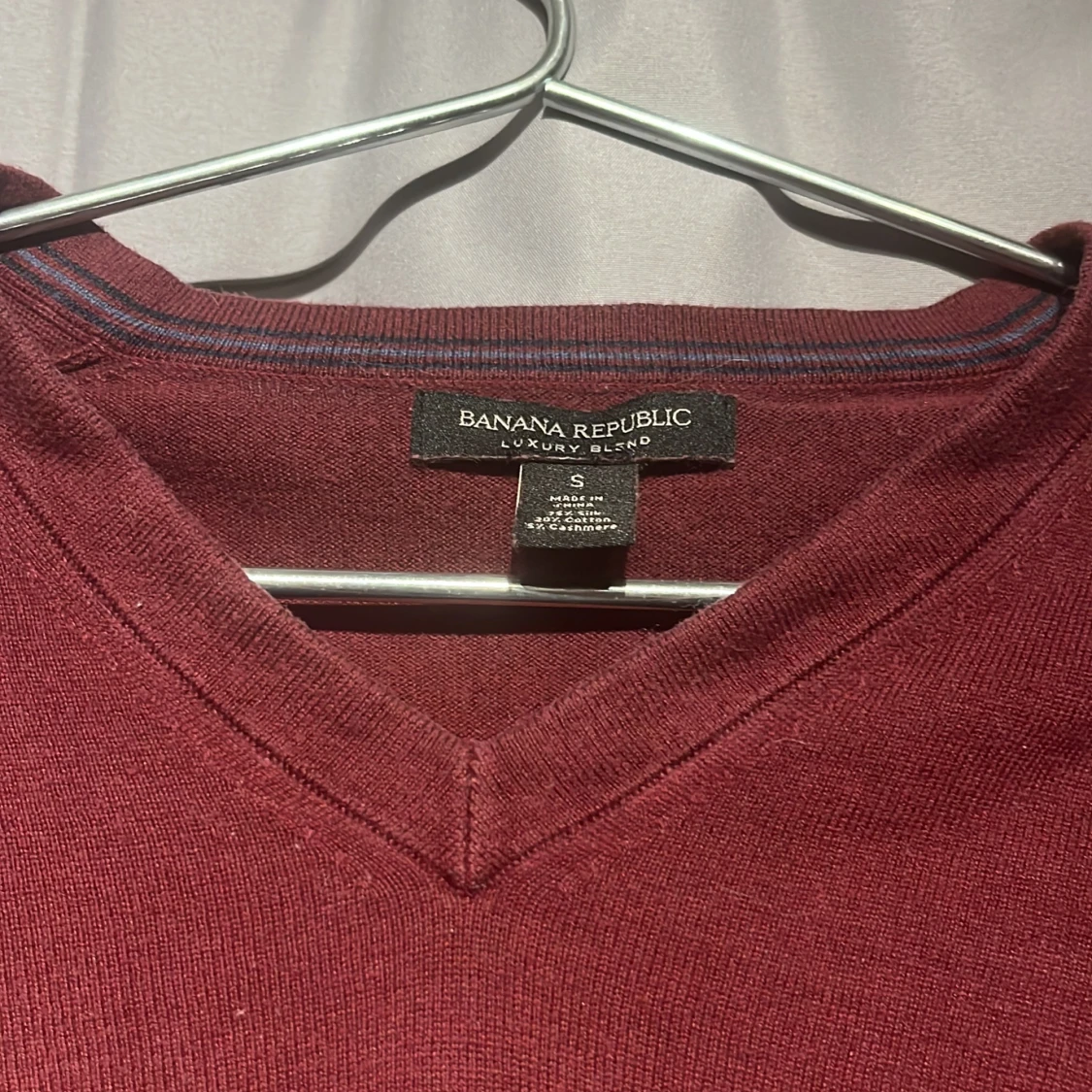 Vinröd v-ringad tröja Banana Republic - 3