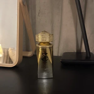 Paris Corner Khair Felicity parfym - Lyxig parfym med namnet Khair Felicity från Paris Corner. Flaskan är full:). 